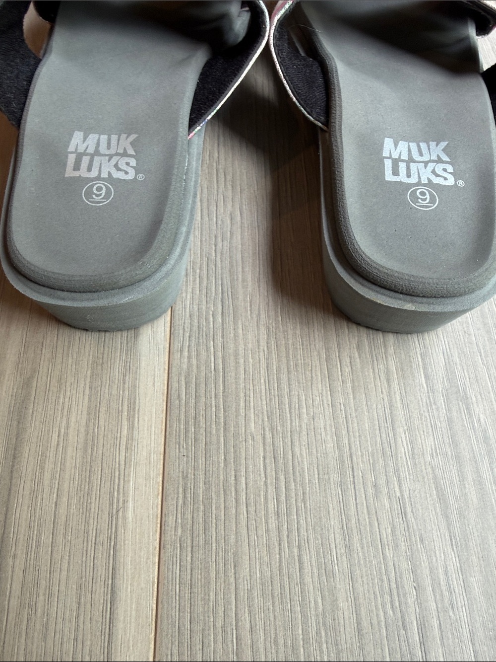 Muk Luks Women's Mera Cross Strap Sandals Size 9 - Picture 3 of 5